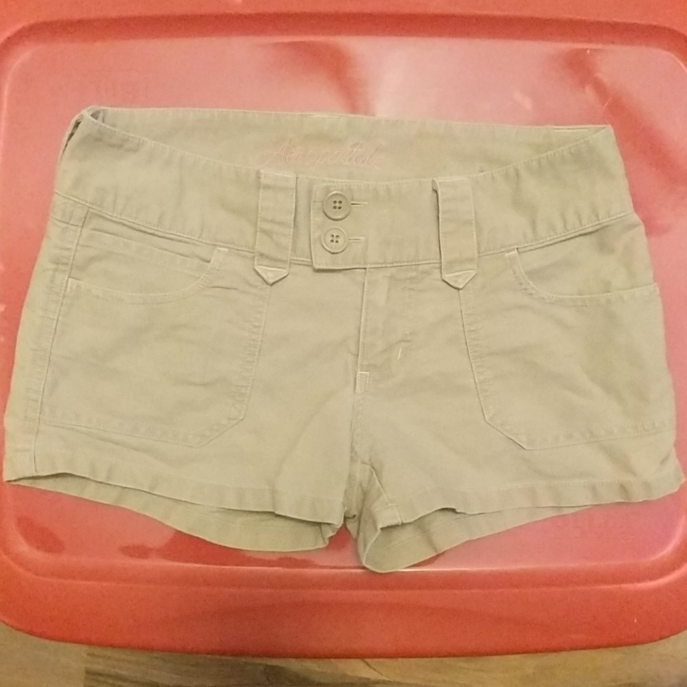 Juniors size 0 Aeropostale Cargo Tan Shorts Booty